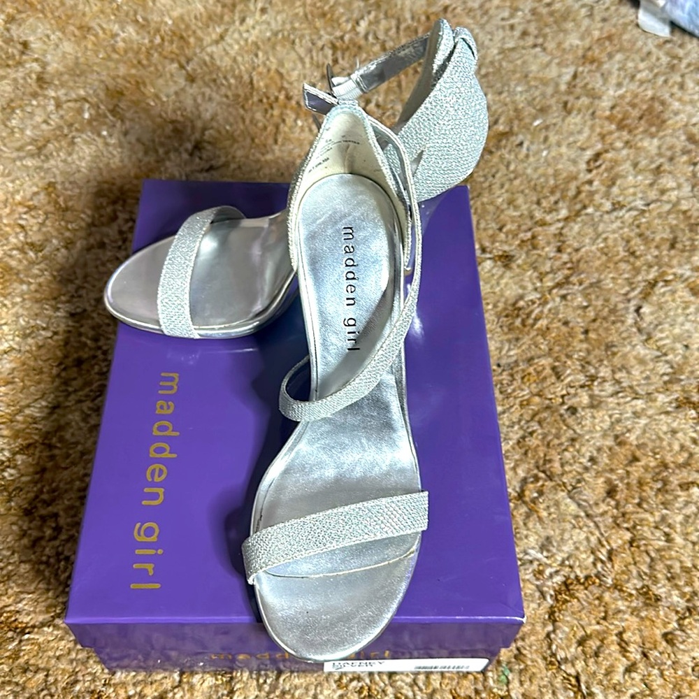 Madden Girl Dafney Silver size 7